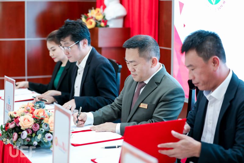 Lễ ký kết hợp tác MOU giữa Du Lịch Việt và Trường Đại học Kinh tế - Tài chính TP HCM – UEF