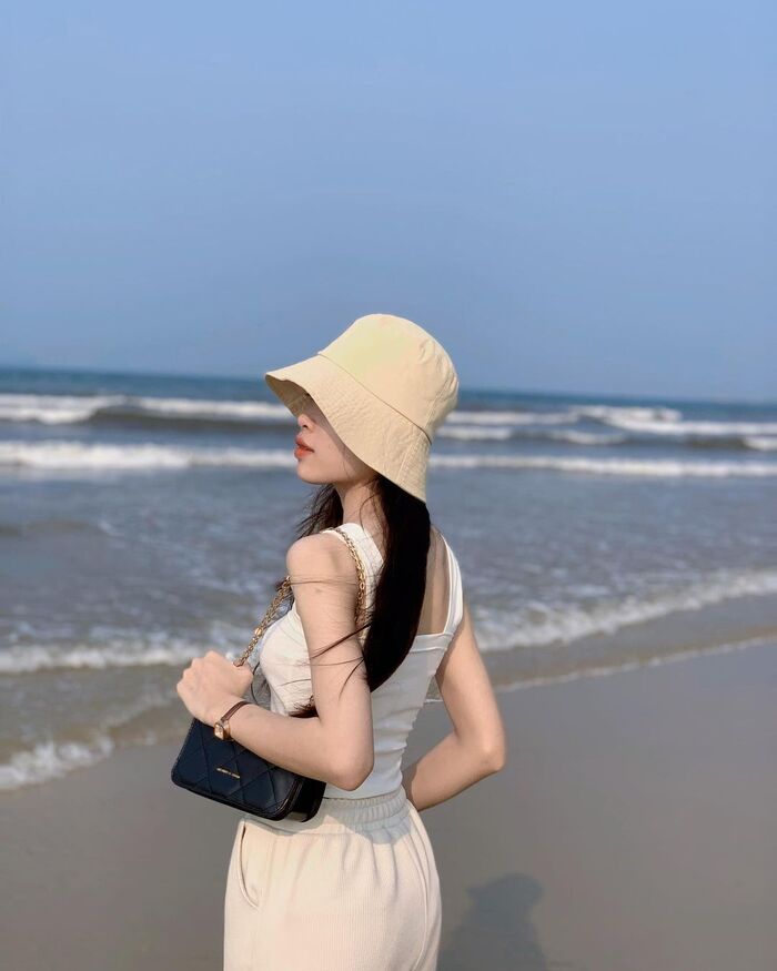 bãi biển Thiên Cầm là địa điểm du lịch nổi tiếng ở Hà Tĩnh